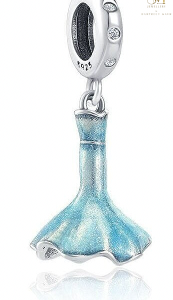 Show off your stylish side with our 925 Sterling Silver Green Skirt Charm, designed to add a fun and fashionable touch to your European charm bracelet.