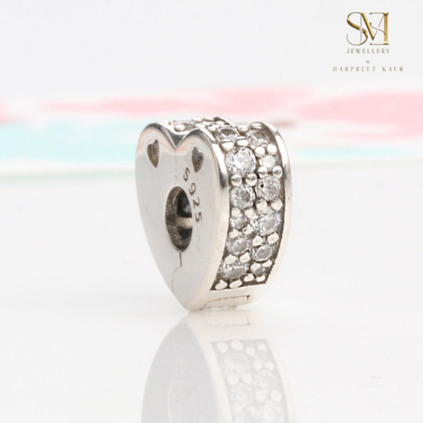 Secure your charms in style with our sleek silver clip stopper – the perfect accessory for keeping your jewelry in place.